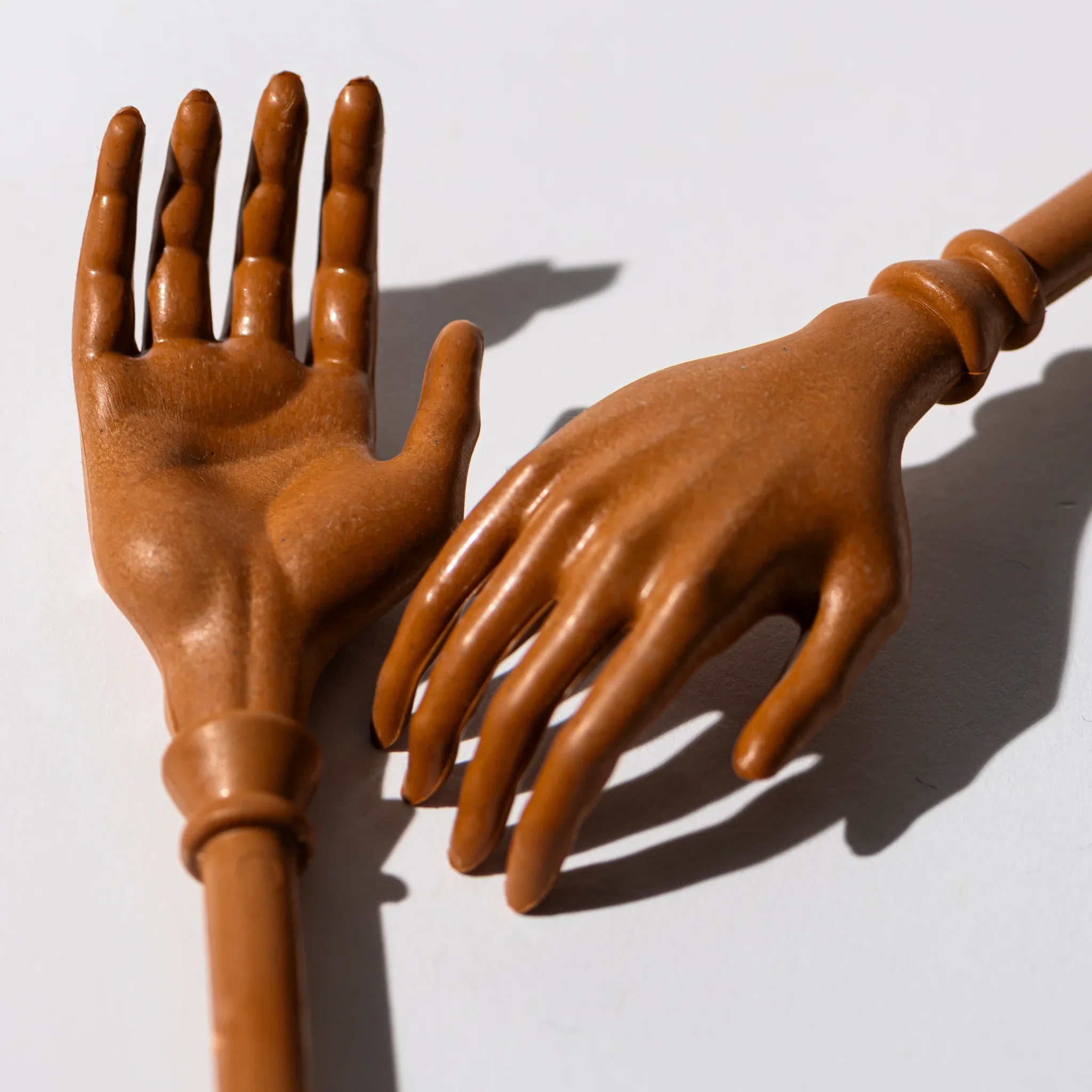 HAND SHAPED BACK SCRATCHER - Image 4