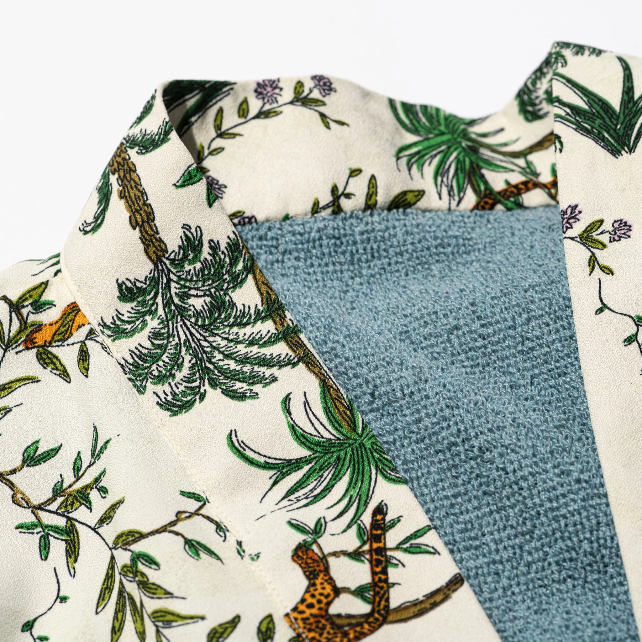 PRINTED REVERSIBLE BATHROBE / Jungle - Image 4