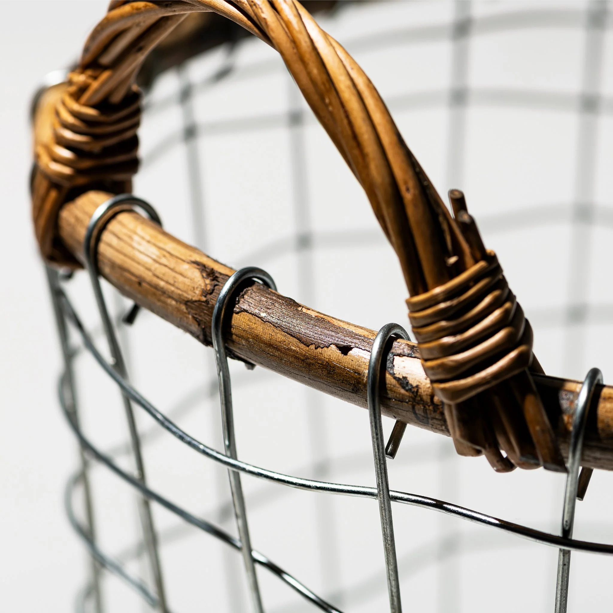 RATTAN TOP WIRE BASKET / Small - Image 4