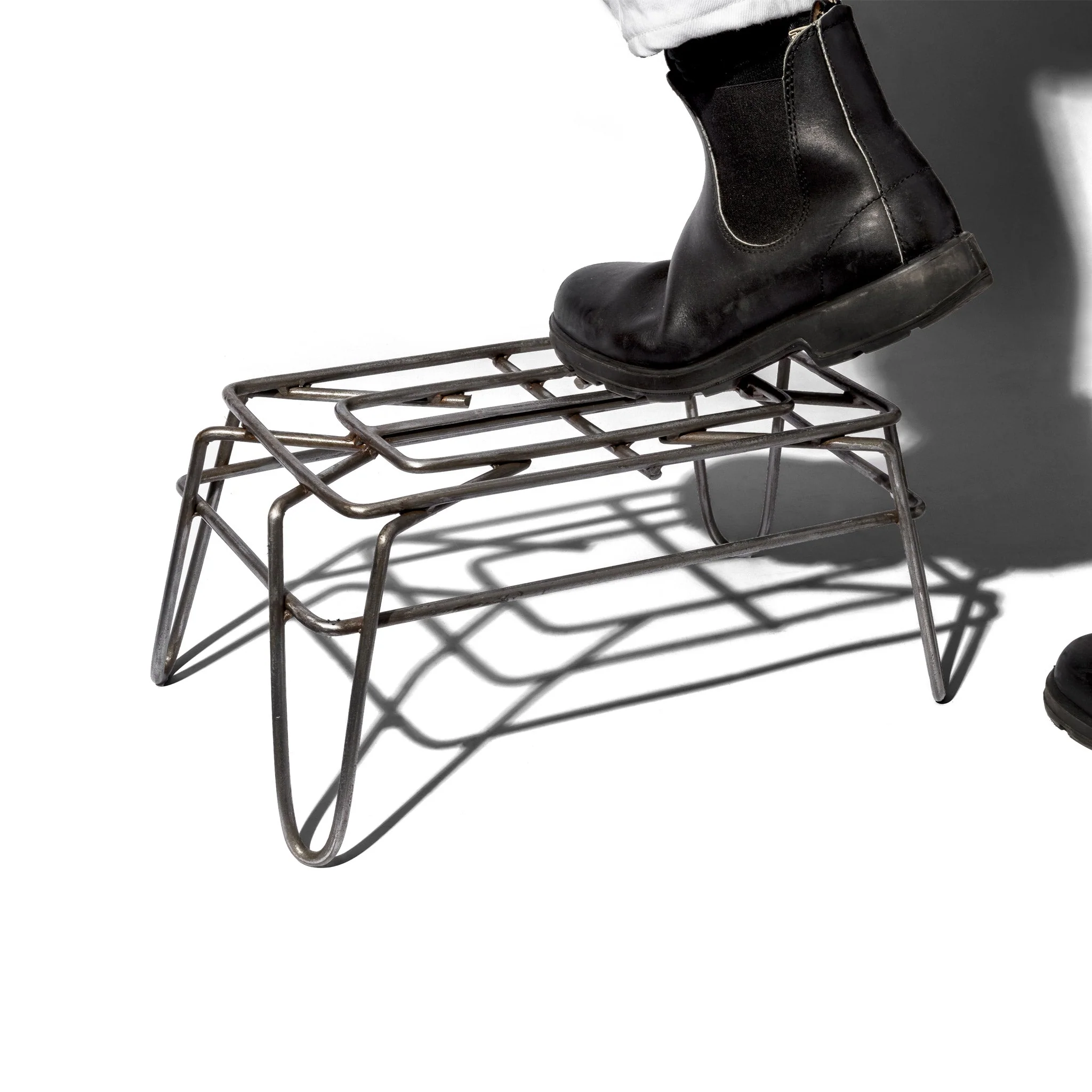 WIRE STEP STOOL - Image 2
